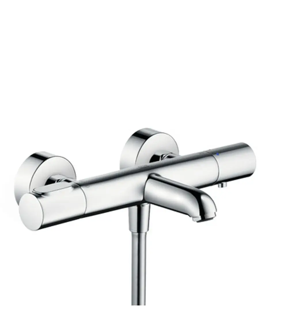 Thermostatarmatur von AXOR mit zwei verchromten Rundgriffen und einem seitlichen Wasserauslass. Montiert an einer Wand, für die regulierte Wassersteuerung.